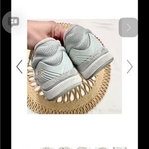 New Balance Women’s 847 V4 Sneakers Arctic Fox/Silver Mink/Peach Soda Size 8.5